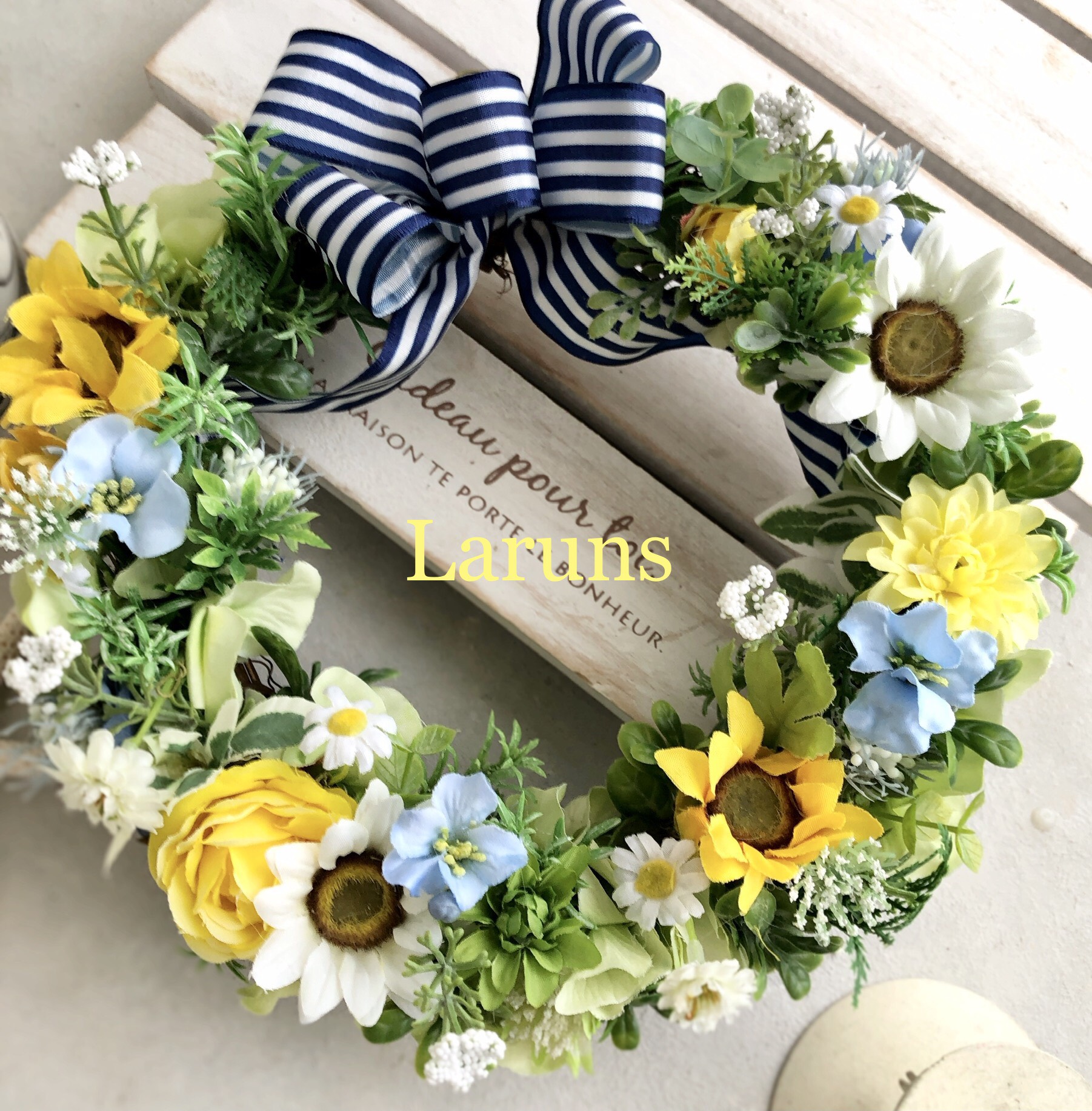 夏ひまわりとイエローローズとガーデンデイジーの玄関リース 23㎝直径  