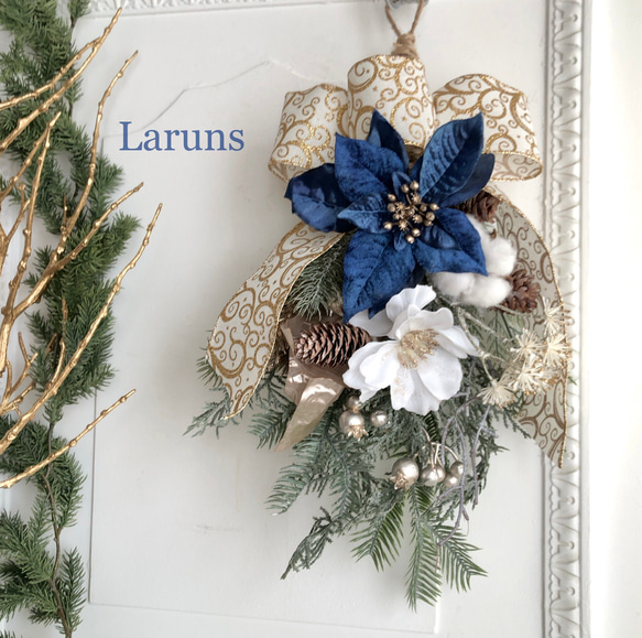 選べるリボン等、ラッピング☆ユーカリ（実付き）のクリスマス スワッグ ブルーポインセチアのクリスマススワッグ もみの木増量屋外使用