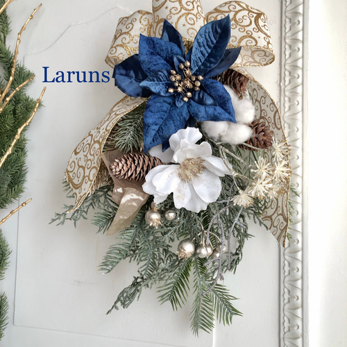 クリスマス　スワッグ　ネイビーリボン ブルーポインセチアのクリスマススワッグ もみの木増量屋外使用