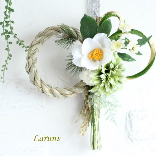 白椿とサンキライのしめ縄 サンキライと白椿のお正月しめ縄飾り