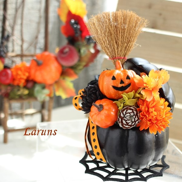 ブラックパンプキンの中に入ったとゴーストのハロウィンアレンジセット  
