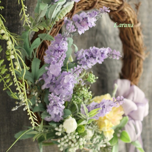 春を告げるラベンダーと小花たちのリース　「プロバンスのラベンダー畑から」玄関リース　スプリングリース　 5枚目の画像