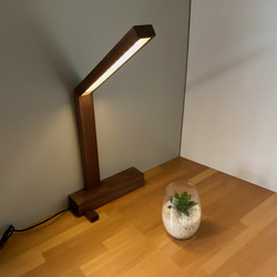 癒しの空間を造る木製スタンドライト照明 1枚目の画像