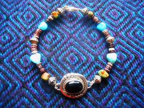 【インディアンジュエリー】オニキス、ターコイズ＆シルバービーズ(ハンドメイド）のブレスレット