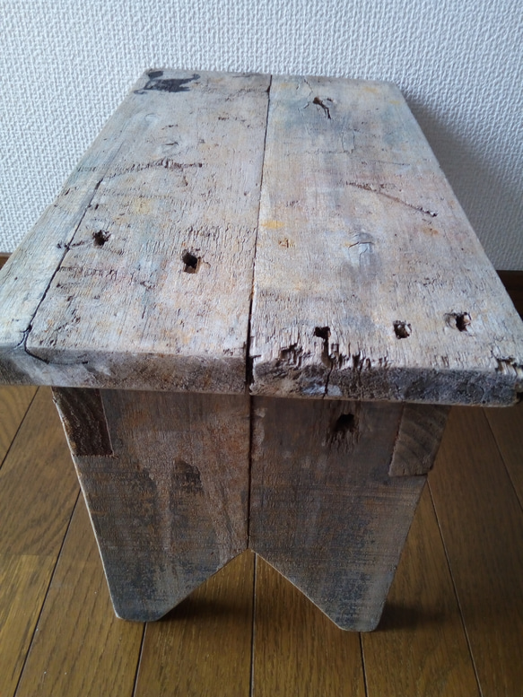 シャビーシック 古木のミニテーブル 2枚目の画像