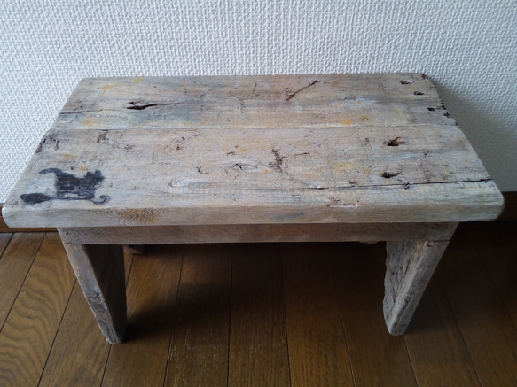 シャビーシック 古木のミニテーブル 4枚目の画像