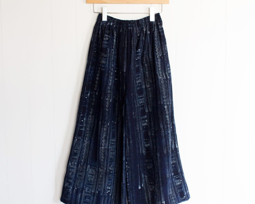 モン族藍染サルエルパンツ　綿　ハンドメイド pke_1077_top.jpg