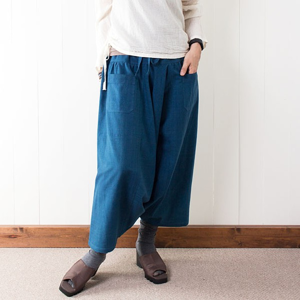 藍染デニムサルエルパンツ 大きなポケット付き 藍染デニムサルエルパンツ 大きなポケット付き