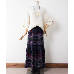 モン族刺繍スカート　プリーツフレアスカート * 刺繍 * 古布 * エスニック 2枚目の画像