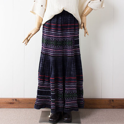 モン族刺繍スカート　プリーツフレアスカート * 刺繍 * 古布 * エスニック 1枚目の画像