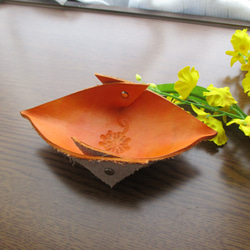 レザー　方舟トレー中　お花模様　オレンジ 1枚目の画像