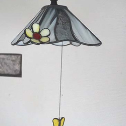 ステンドグラス蝶が舞うクリアランプ 4枚目の画像