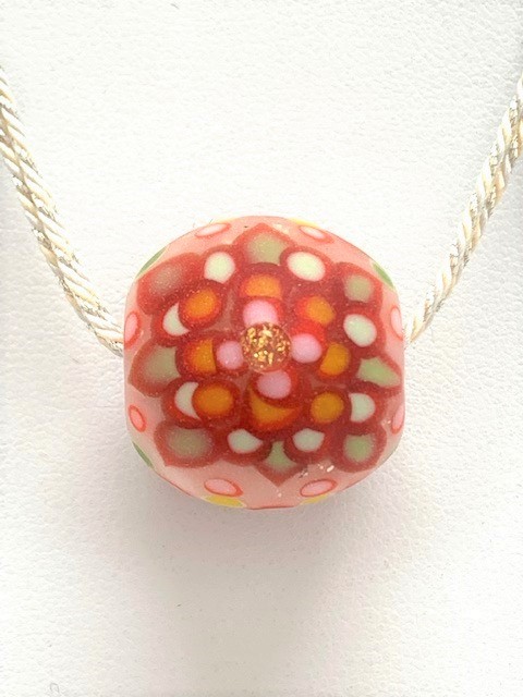 手毬　とんぼ玉ネックレス　赤（下地　乳白）