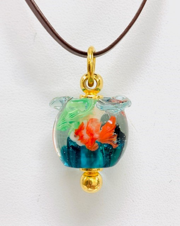 金魚鉢のとんぼ玉ネックレス 1枚目の画像