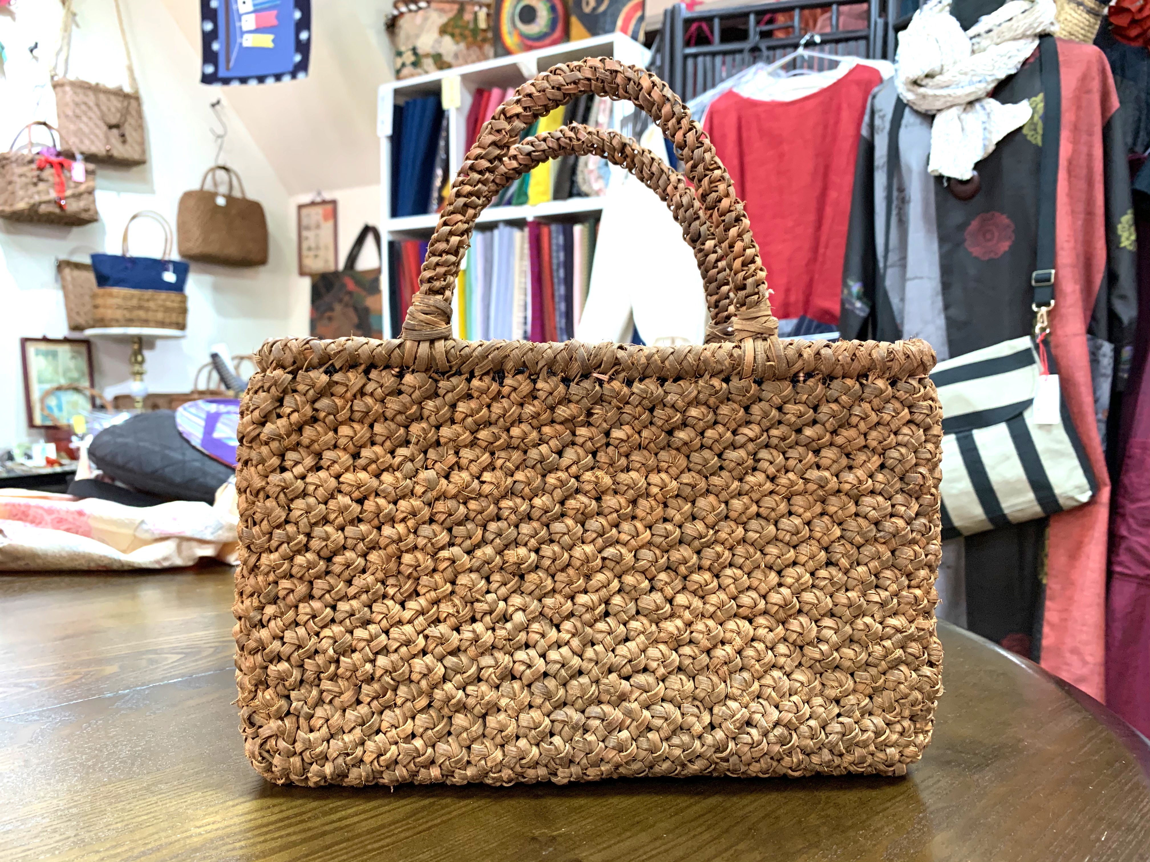 リッキ　リッキーです！山葡萄かごバッグ(ハンドメイド) ※純国産ひご使用 楽天市場】純国産 山形県 山葡萄かごバッグ 縦に極太ひごの乱れ