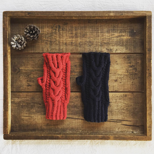 新色登場【指なし手袋】フレンチメリノのアラン編みハーフミトン（受注生産） 1枚目の画像
