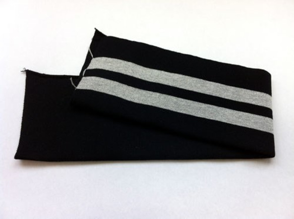 【材料】大人用ライン入りリブニットM(袖口、衿用）黒×グレー 2枚目の画像