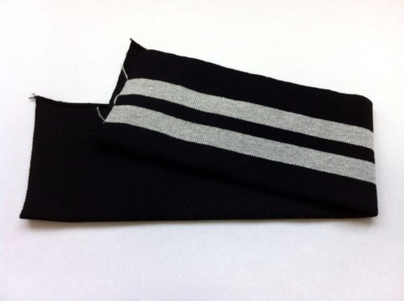 Rikaさまオーダー品【材料】子供用ライン入りリブニットL(裾用）黒×グレー 2枚目の画像