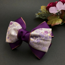 京都 西陣織 紫小桜柄のトリプルリボンクリップ 3枚目の画像