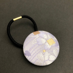 京都 西陣織 紫流水桜柄くるみボタンヘアゴム 1枚目の画像