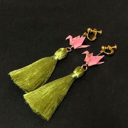 春色 ピンク麻の葉柄の折り鶴絹糸タッセル イヤリング/ピアス 1枚目の画像