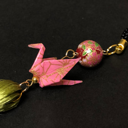 春色 ピンク麻の葉 折り鶴 × 絹糸タッセル の 根付ストラップ 3枚目の画像
