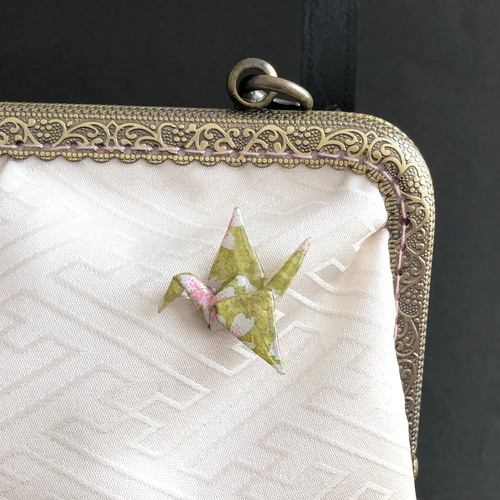 折り鶴のピンバッチ(抹茶桜) ピンバッチ papermagicaccessory