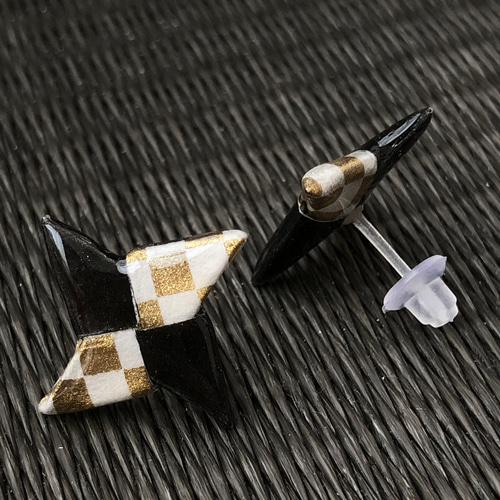 忍者の手裏剣ピアス(市松白金×黒) ＊受注生産品＊【 友禅和紙