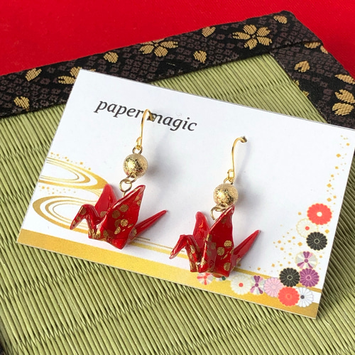 折り鶴ピアス/イヤリング(赤金小花)＊受注生産品＊【 友禅和紙