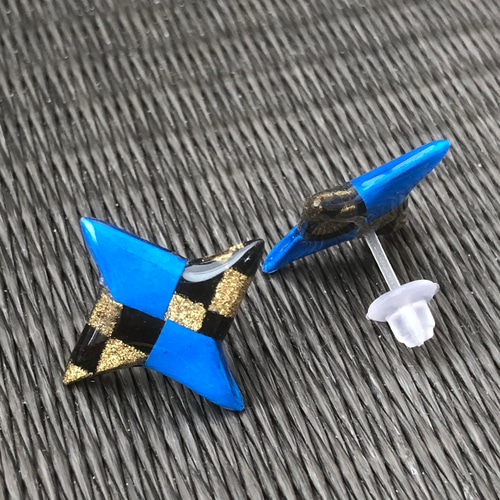 忍者の手裏剣ピアス(市松黒金×青)【 友禅和紙 × ORIGAMI アクセサリー