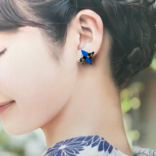 忍者の手裏剣ピアス(市松黒金×青)【 友禅和紙 × ORIGAMI アクセサリー