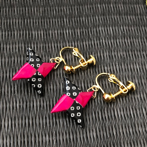 忍者の手裏剣 (鹿の子黒×ピンク)イヤリング/ピアス ＊受注生産品  