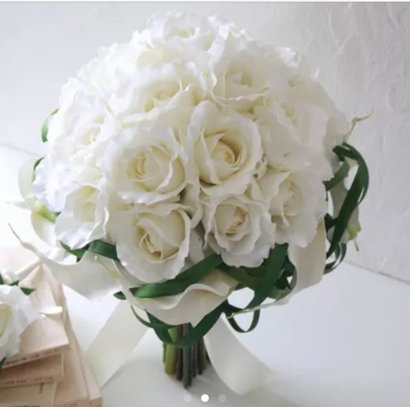 白バラのデザインブーケ 