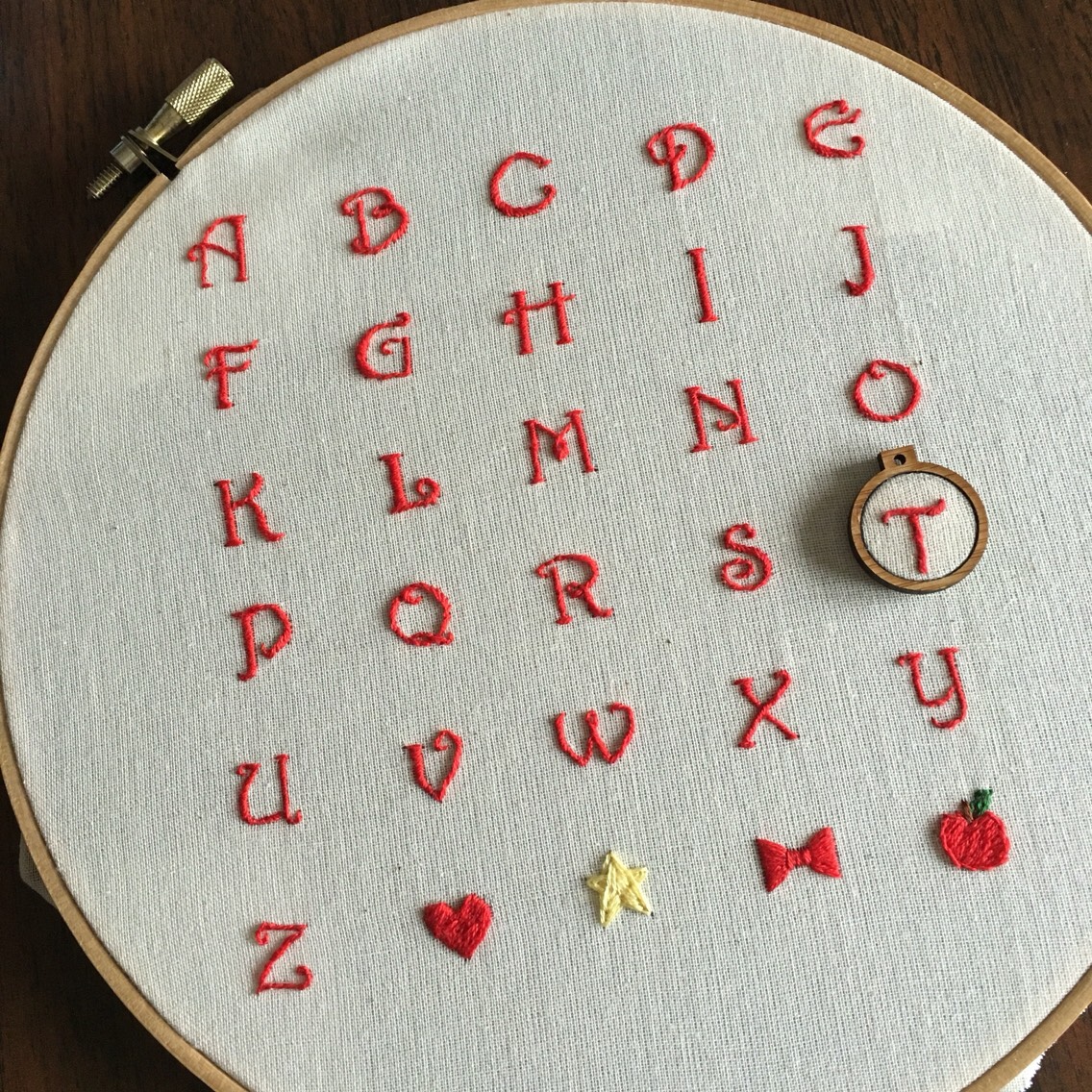 ハンドメイド　刺繍フレーム　刺繍チャーム ハンドメイド 刺繍フレーム 刺繍チャーム