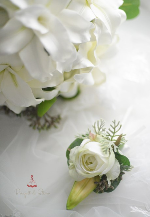 ユリと丸葉ユーカリのウェディングブーケ クラッチブーケ　アーティフィシャルフラワー　造花　カサブランカ 4枚目の画像