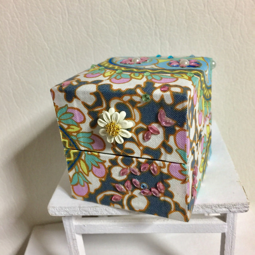 カルトナージュで作り上げた プレゼントにしてもらえる ミニ