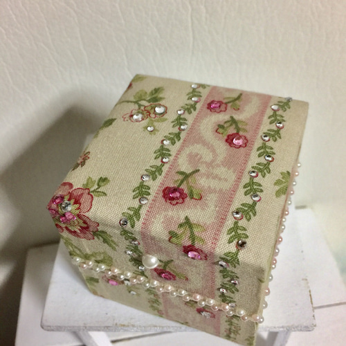 カルトナージュで作り上げた プレゼントにしてもらえる ミニ