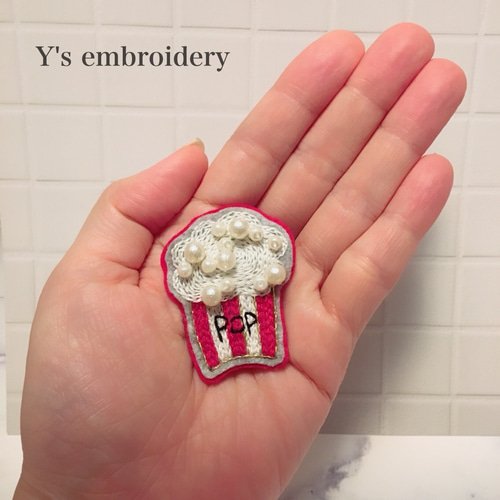 手刺繍&ビーズ ポップコーン ブローチ ブローチ Y's embroidery