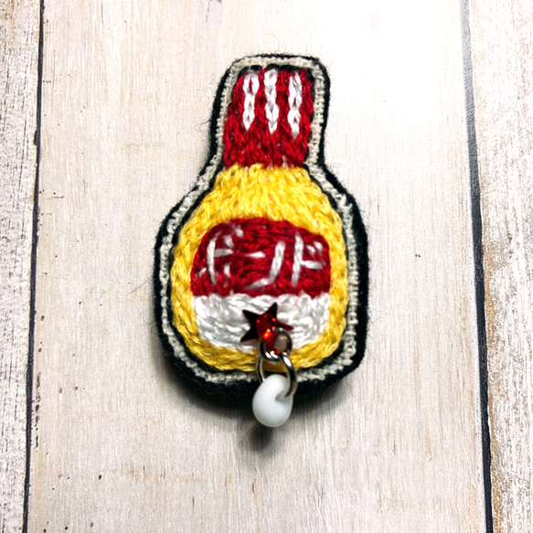 ちょいぷっくり☆ボンド☆刺繍ブローチ ブローチ Y's embroidery 通販