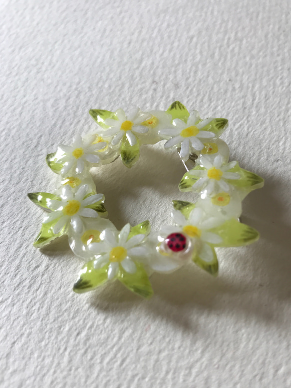 ディジーとてんとう虫のブローチ 1枚目の画像