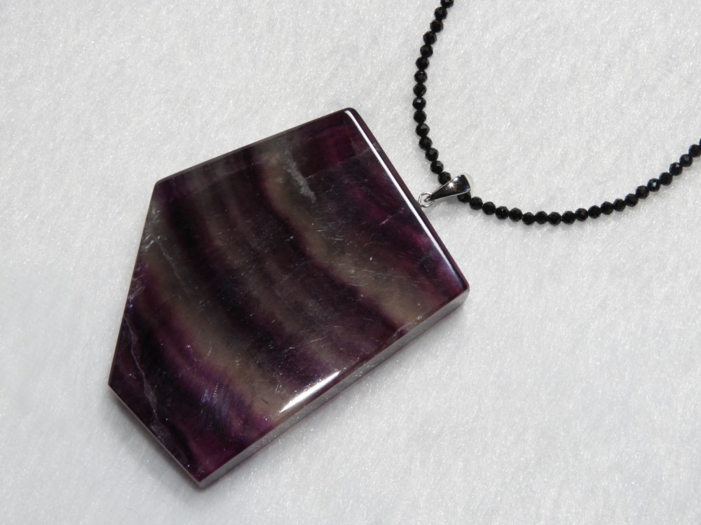 特大レインボーフローライトペンンダント！記憶力を高め、心を癒す！メイドインジャパン　天然石　①