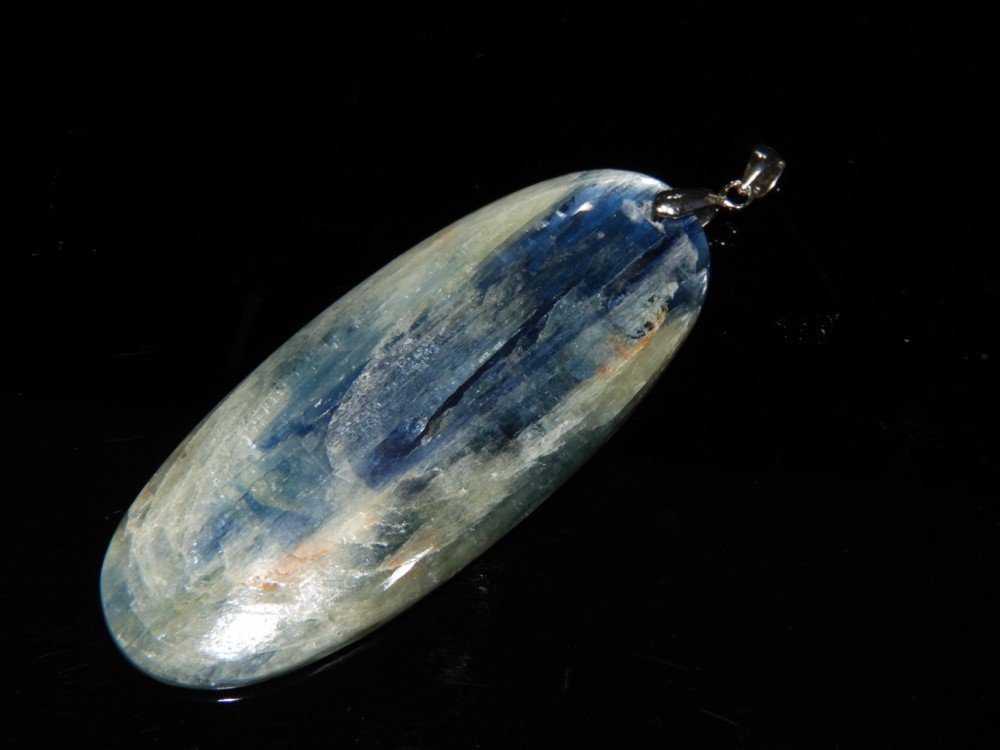 サファイヤの如く輝き、未来を導くカイヤナイトペンダント！メイドインジャパン　天然石 6
