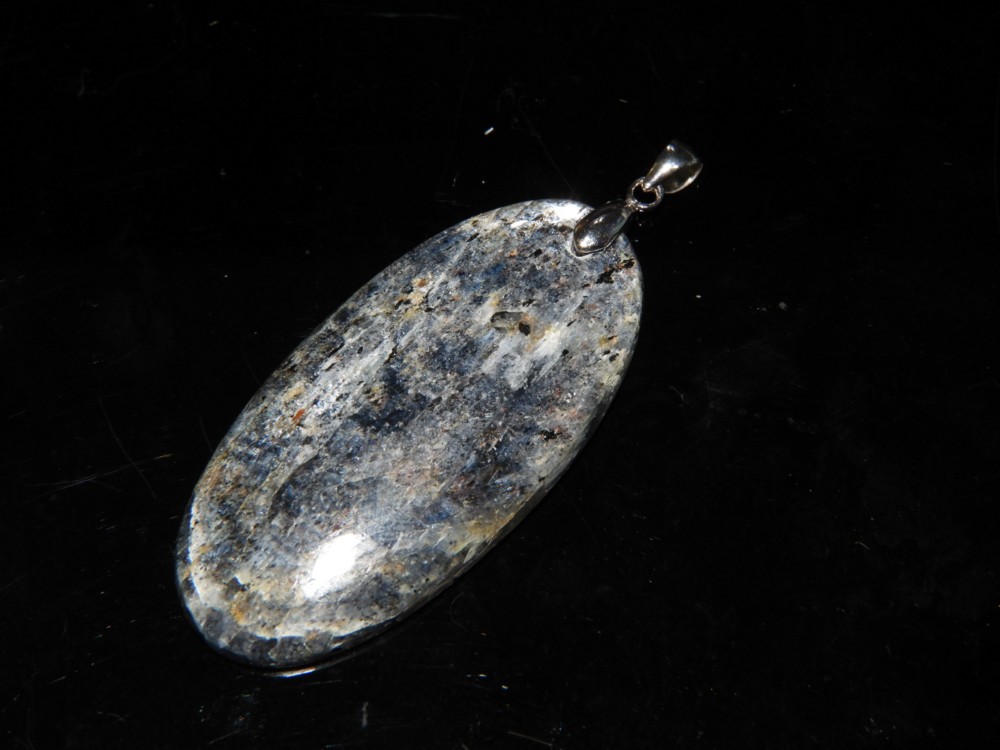 ダークブルーのシックな輝き、未来を導くカイヤナイトペンダント！メイドインジャパン　天然石 8 6,480円