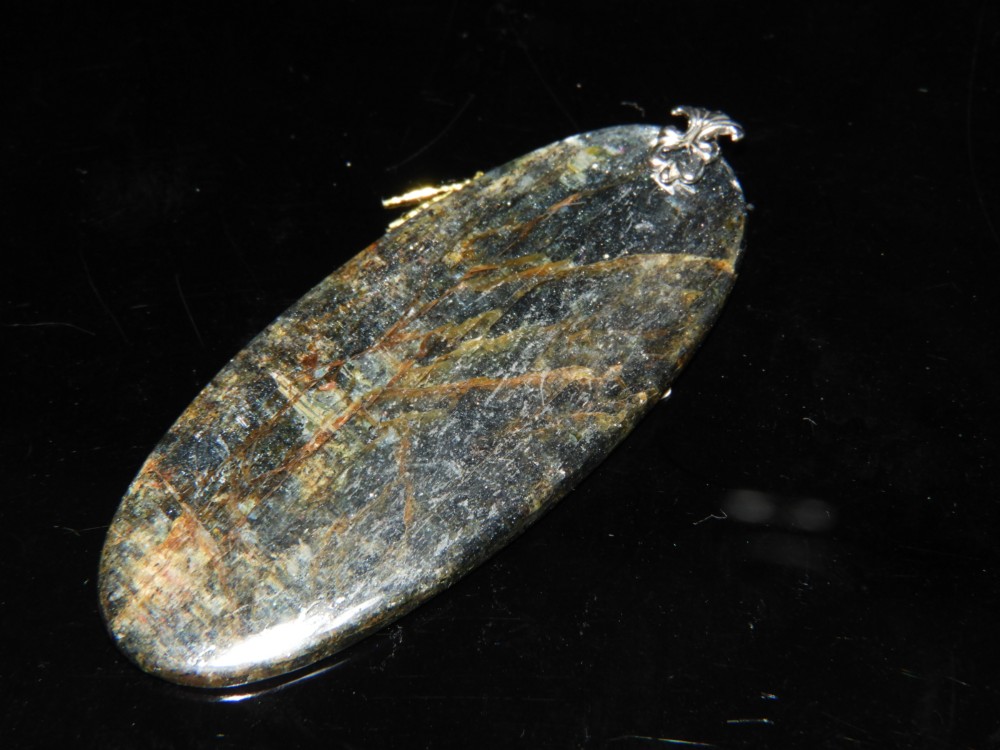 ダークブルーのシックな輝き、未来を導くカイヤナイトペンダント！メイドインジャパン　天然石 10 7,200円