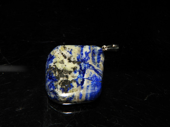 夜空の様な綺麗な模様！ナチュラルラピスラズリのペンダント！メイド  