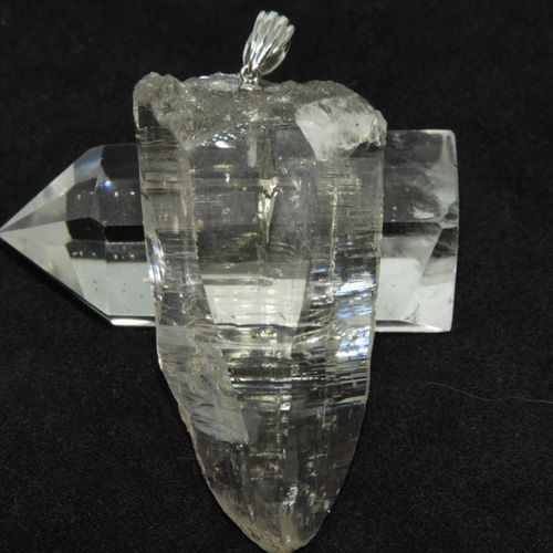 究極品質 超希少幻逸品 光を纏いし神の聖石 虹のガネッシュ