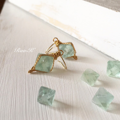 センスのいい お歳暮 ✨14kgf原石ピアス/イヤリング✨フローライト ピアス（フック ピアス
