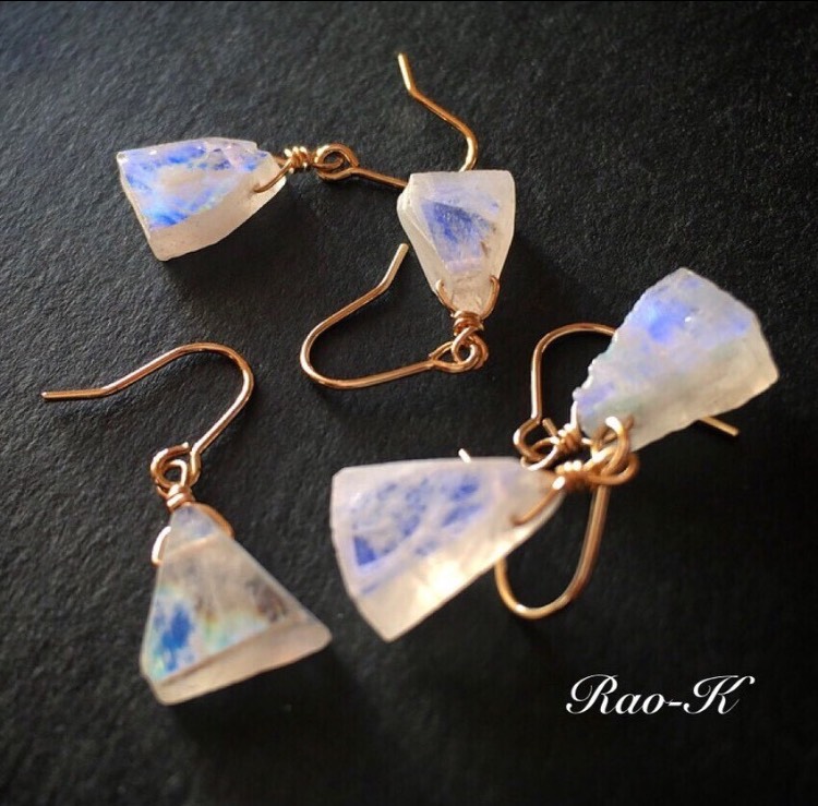 ✨rough stones✨14kgf原石ピアス/イヤリング〜レインボームーンストーン両耳用