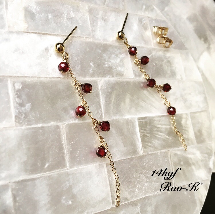 ピアス＊14kgf＊カラーチェンジ ライム グロッシュラー ガーネット（3mm） 注目のブランド ピアス＊14kgf＊カラーチェンジ グロッシュラー
