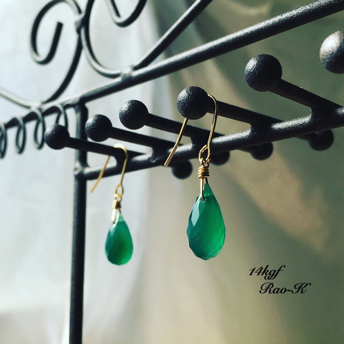 RiSaO＊ページ✧14Kgf✧グリーンオニキス×MOPのピアスチャーム RiSaO＊様